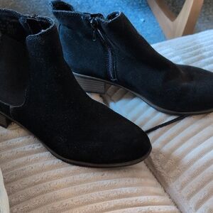 White Mountain Black Ankle Suede Boots Size 8 EUC